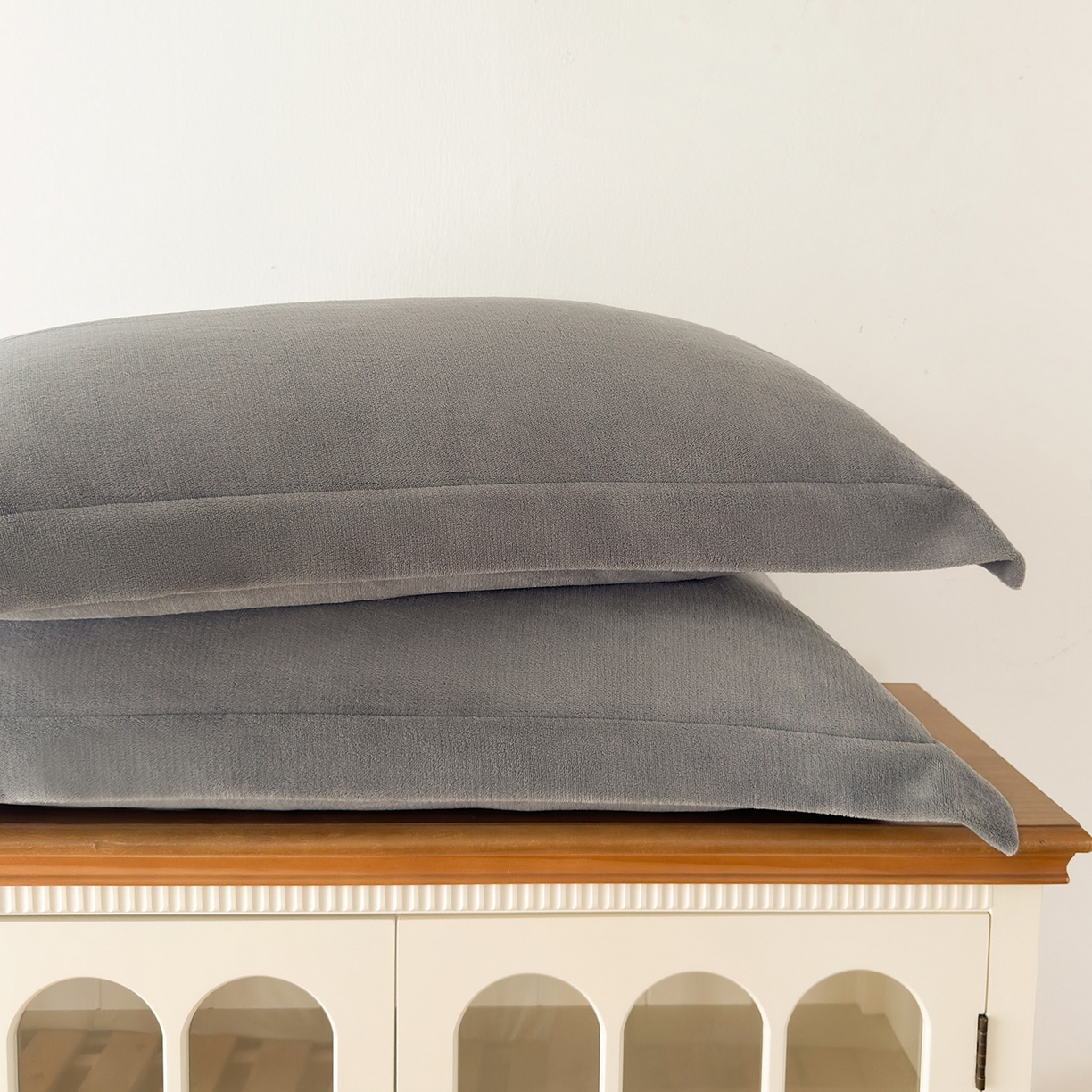 91家纺网 家纺一手货源 找家纺 好阁家纺 2025新款200克牛奶绒纯色枕套 星空灰