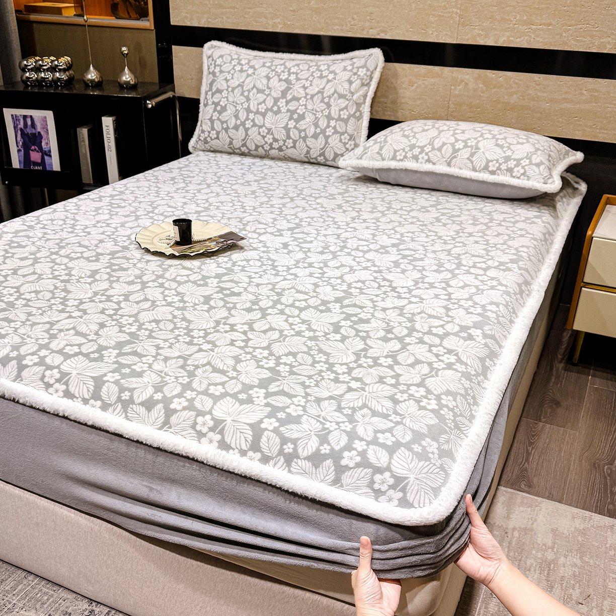 91家纺网 家纺一手货源 找家纺 （总）ME/ERA HOME寐时代 2025新款牛奶绒雕花兔毛绒包边床笠