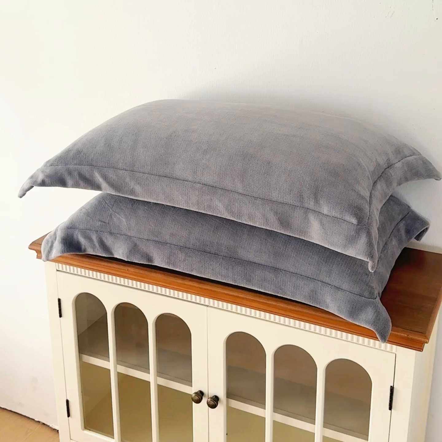 91家纺网 家纺一手货源 找家纺 好阁家纺 2025新款200克牛奶绒纯色枕套 星空灰