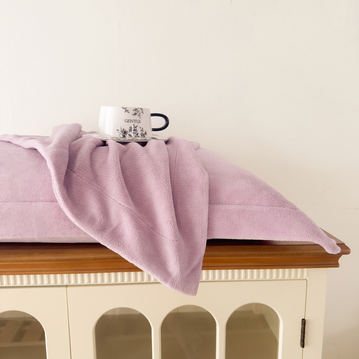 91家纺网 家纺一手货源 找家纺 好阁家纺 2025新款200克牛奶绒纯色枕套 芋泥紫