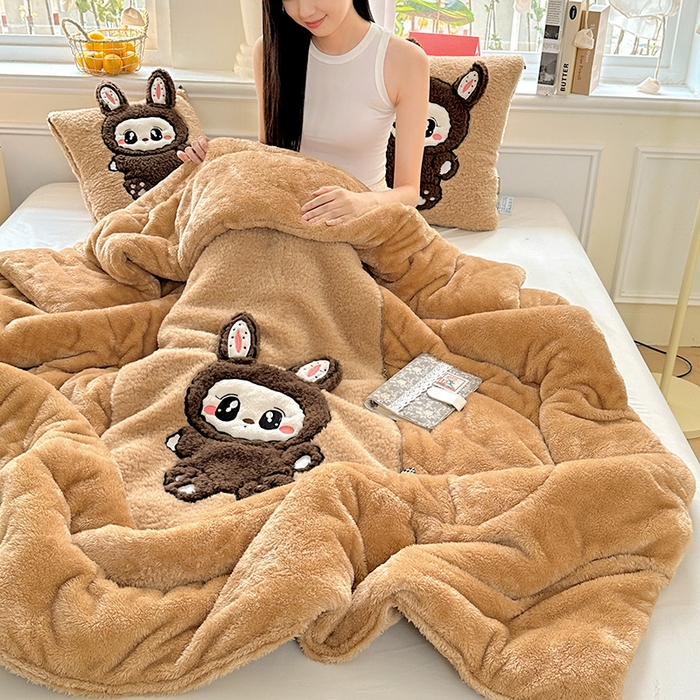 91家纺网 家纺一手货源 找家纺 古本家居 2025新款圆滚滚抱枕被 圆滚滚驼