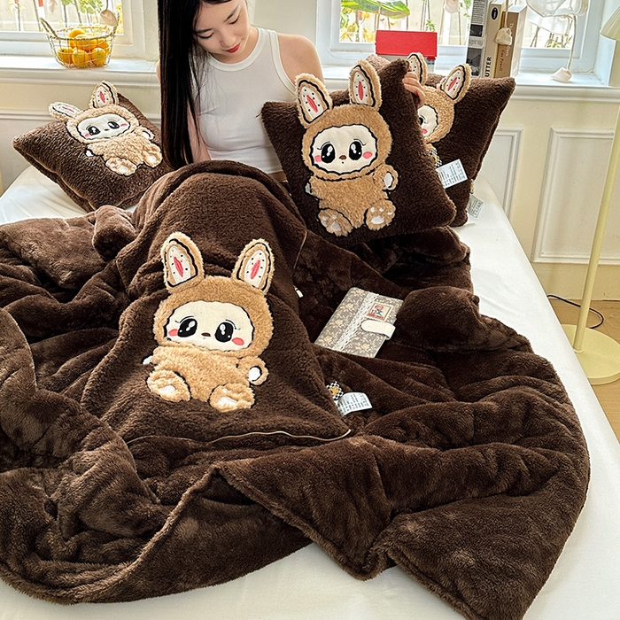 91家纺网 家纺一手货源 找家纺 古本家居 2025新款圆滚滚抱枕被 圆滚滚咖