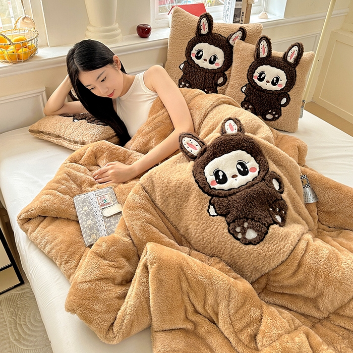 91家纺网 家纺一手货源 找家纺 古本家居 2025新款圆滚滚抱枕被 圆滚滚驼