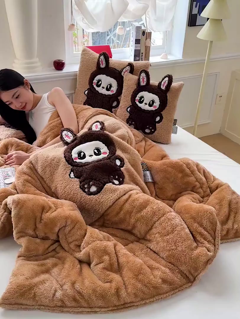 91家纺网 家纺一手货源 找家纺 古本家居 2025新款圆滚滚抱枕被 圆滚滚驼