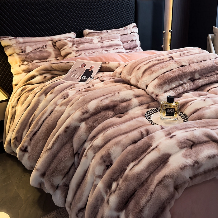 91家纺网 家纺一手货源 找家纺 （总）畅畅家纺 2025新款高克重10斤加厚轻奢扎染兔毛绒四件套-巴黎之春