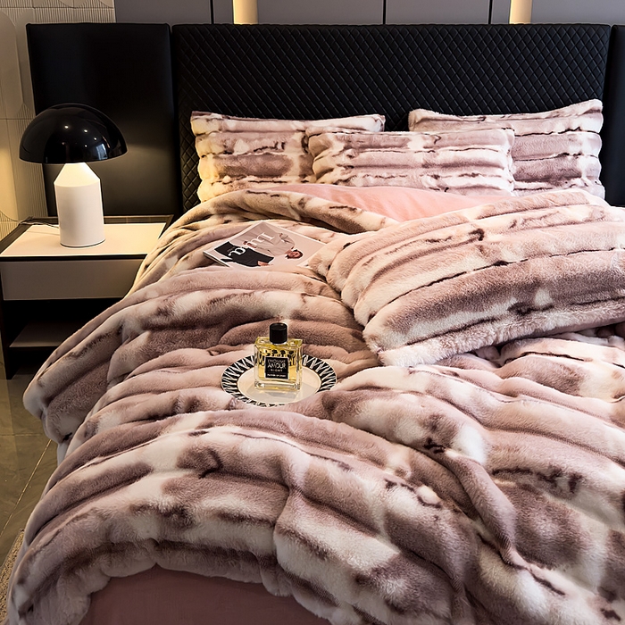 91家纺网 家纺一手货源 找家纺 （总）畅畅家纺 2025新款高克重10斤加厚轻奢扎染兔毛绒四件套-巴黎之春