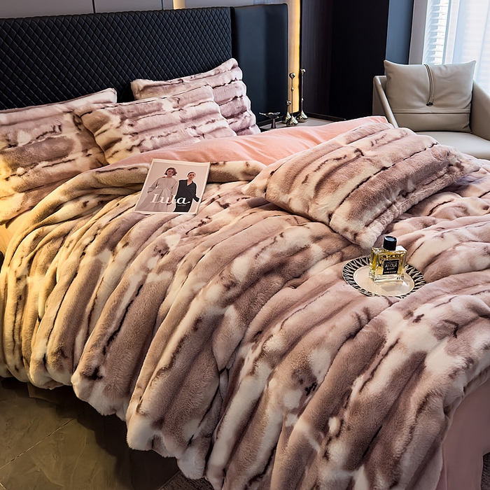 91家纺网 家纺一手货源 找家纺 （总）畅畅家纺 2025新款高克重10斤加厚轻奢扎染兔毛绒四件套-巴黎之春