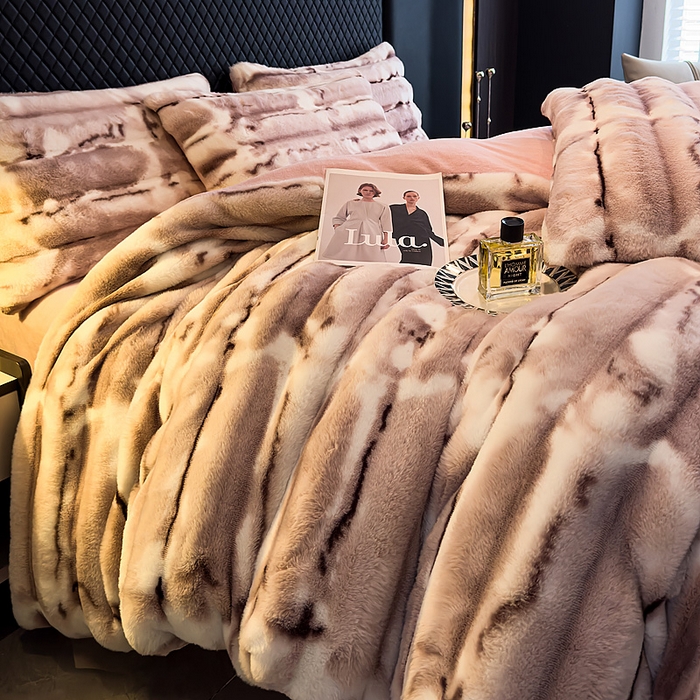91家纺网 家纺一手货源 找家纺 畅畅家纺 2025新款高克重10斤加厚轻奢扎染兔毛绒四件套-巴黎之春 巴黎之春-豆沙