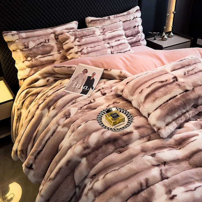 91家纺网 家纺一手货源 找家纺 （总）畅畅家纺 2025新款高克重10斤加厚轻奢扎染兔毛绒四件套-巴黎之春