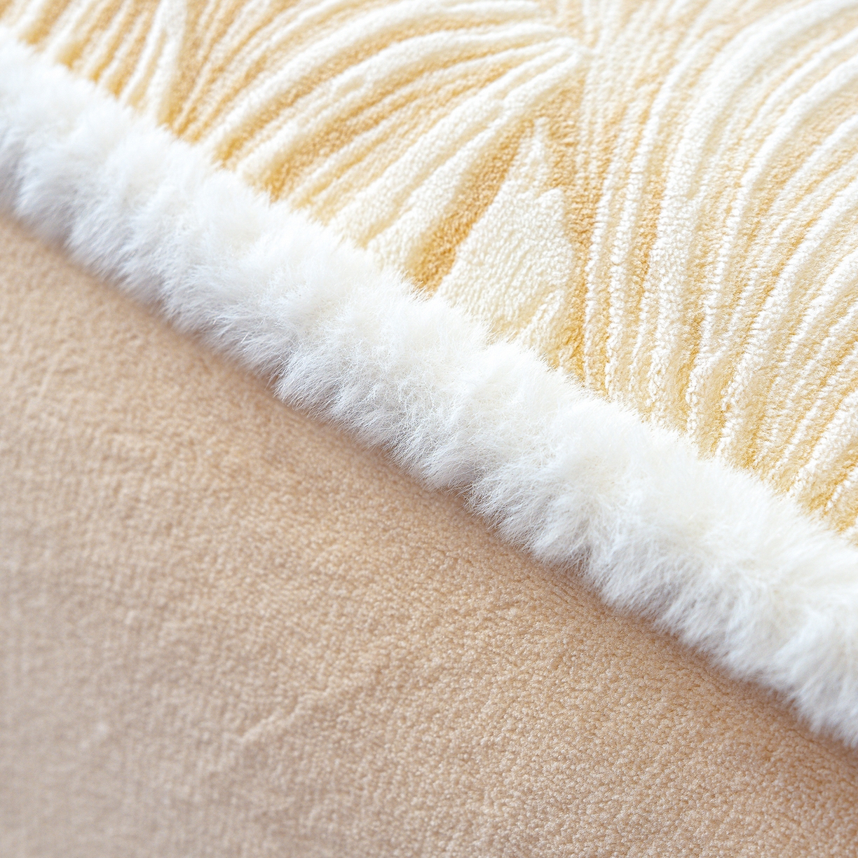 91家纺网 家纺一手货源 找家纺 ME/ERA HOME寐时代 2025新款牛奶绒雕花兔毛绒包边床笠 北欧经典