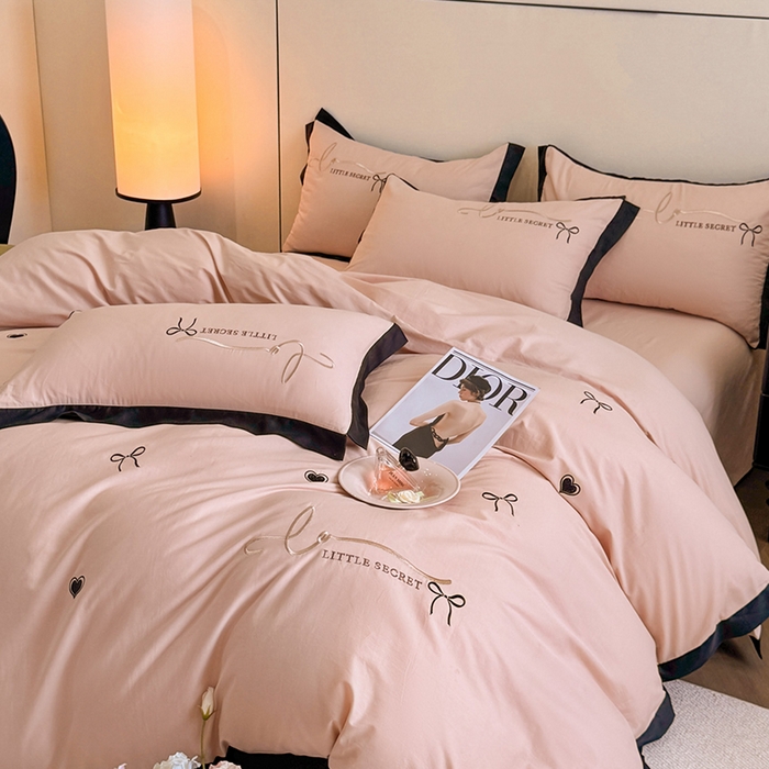 91家纺网 家纺一手货源 找家纺 （总）理想家家纺 2025新款纯棉轻奢刺绣四件套-小秘密系列场景二