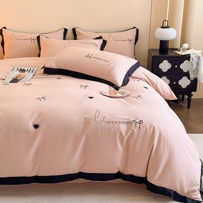 91家纺网 家纺一手货源 找家纺 （总）理想家家纺 2025新款纯棉轻奢刺绣四件套-小秘密系列场景二
