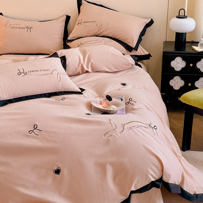 91家纺网 家纺一手货源 找家纺 （总）理想家家纺 2025新款纯棉轻奢刺绣四件套-小秘密系列场景二
