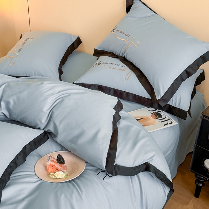 91家纺网 家纺一手货源 找家纺 理想家家纺 2025新款纯棉轻奢刺绣四件套-小秘密系列场景二 小秘密 蓝