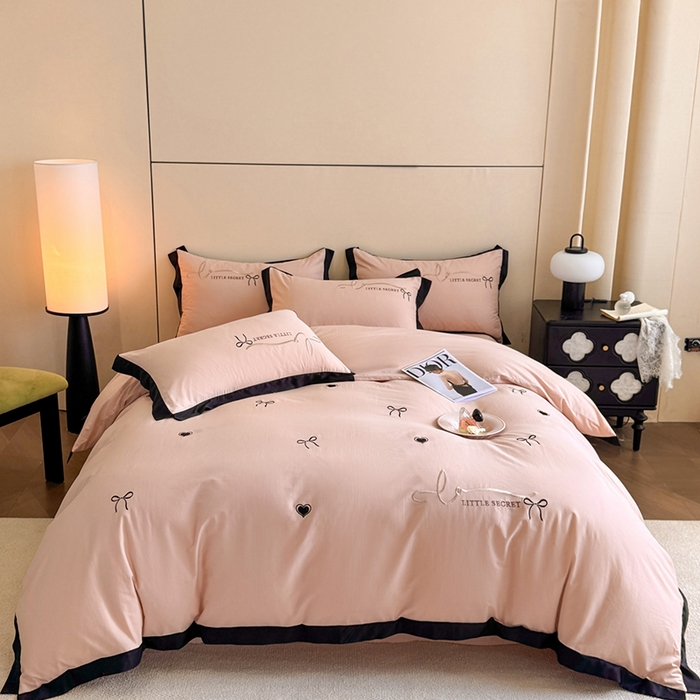 理想家家纺 2025新款纯棉轻奢刺绣四件套-小秘密系列场景二 小秘密 粉