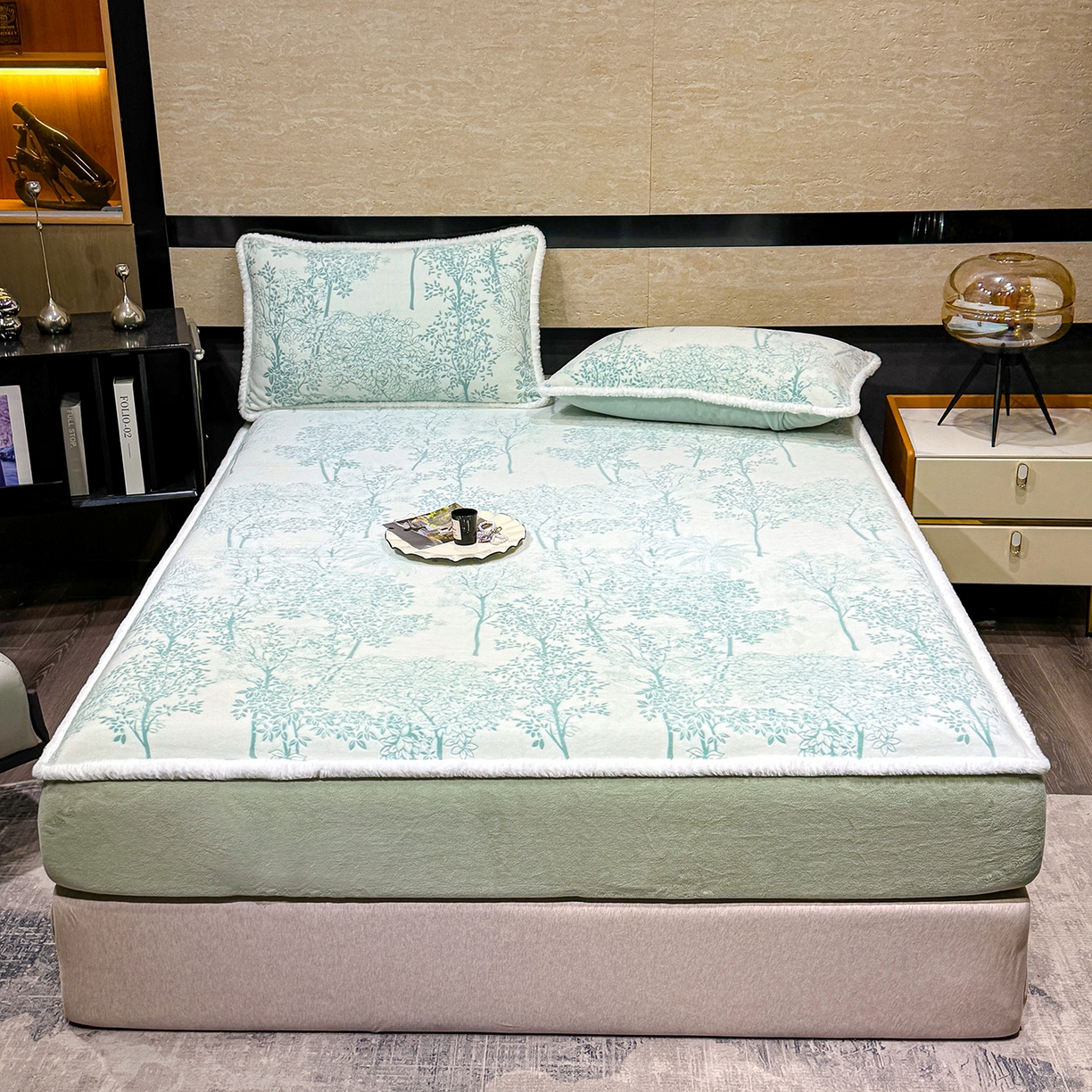 91家纺网 家纺一手货源 找家纺 ME/ERA HOME寐时代 2025新款牛奶绒雕花兔毛绒包边床笠 国色天香