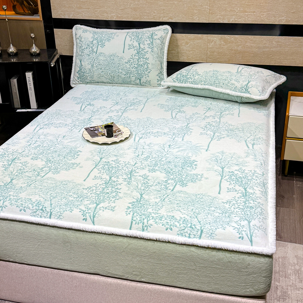 91家纺网 家纺一手货源 找家纺 ME/ERA HOME寐时代 2025新款牛奶绒雕花兔毛绒包边床笠 国色天香