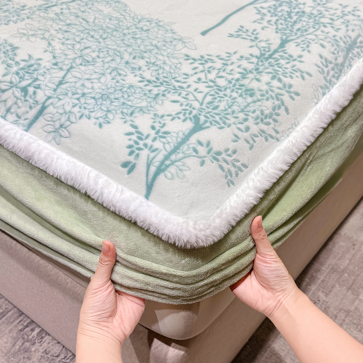 91家纺网 家纺一手货源 找家纺 ME/ERA HOME寐时代 2025新款牛奶绒雕花兔毛绒包边床笠 国色天香