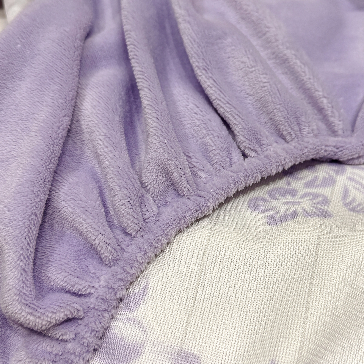 91家纺网 家纺一手货源 找家纺 ME/ERA HOME寐时代 2025新款牛奶绒雕花兔毛绒包边床笠 花枝飞舞