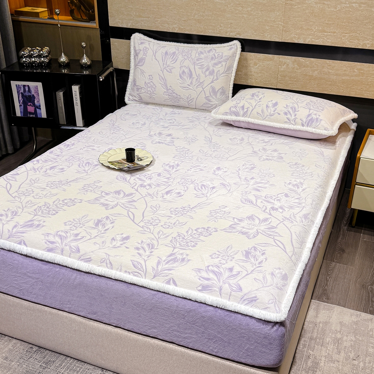 91家纺网 家纺一手货源 找家纺 ME/ERA HOME寐时代 2025新款牛奶绒雕花兔毛绒包边床笠 花枝飞舞