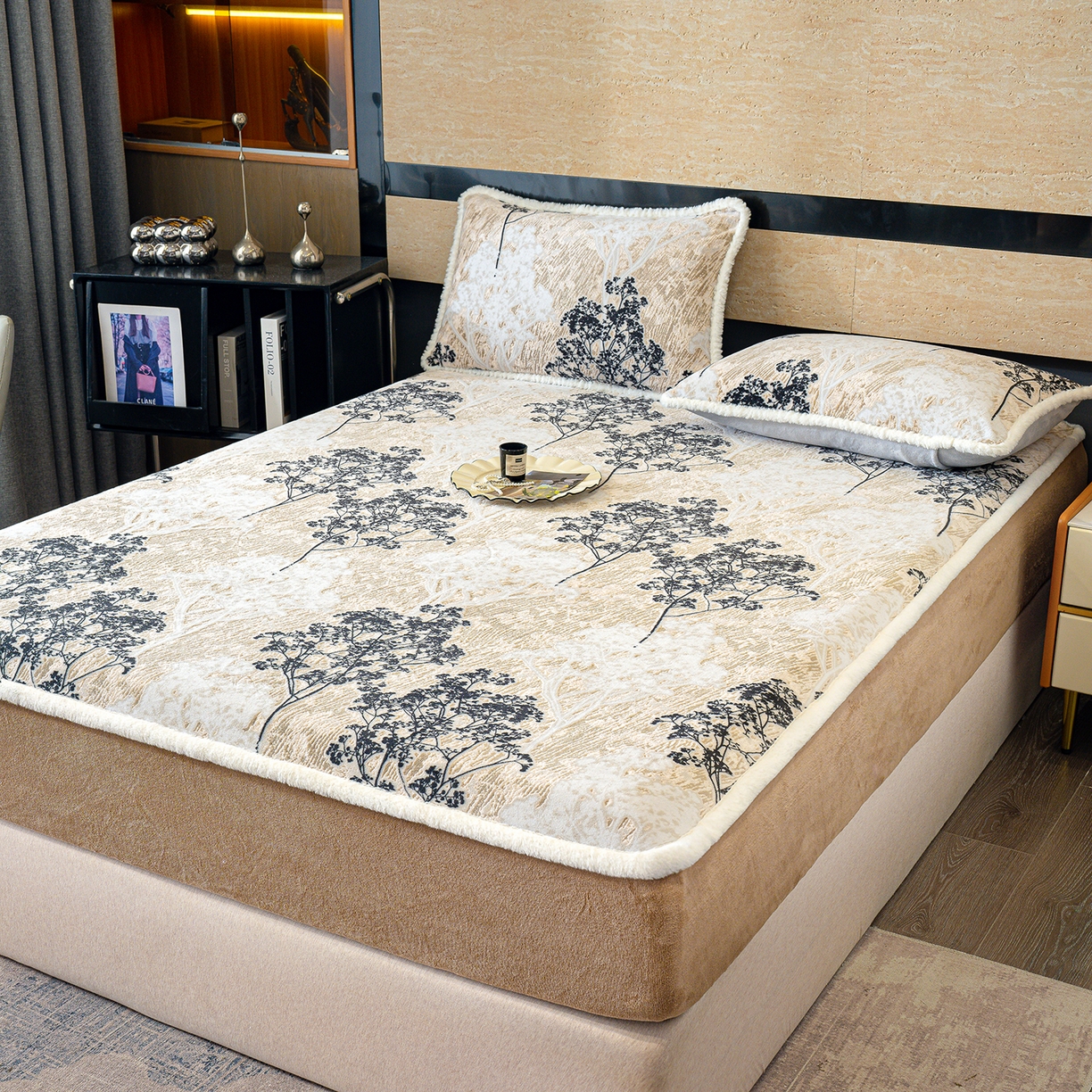 91家纺网 家纺一手货源 找家纺 ME/ERA HOME寐时代 2025新款牛奶绒雕花兔毛绒包边床笠 浪漫花枝