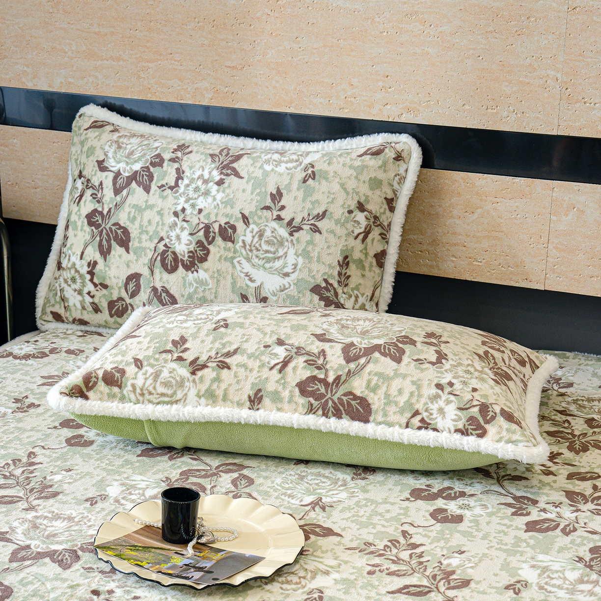 91家纺网 家纺一手货源 找家纺 ME/ERA HOME寐时代 2025新款牛奶绒雕花兔毛绒包边床笠 墨花如梦