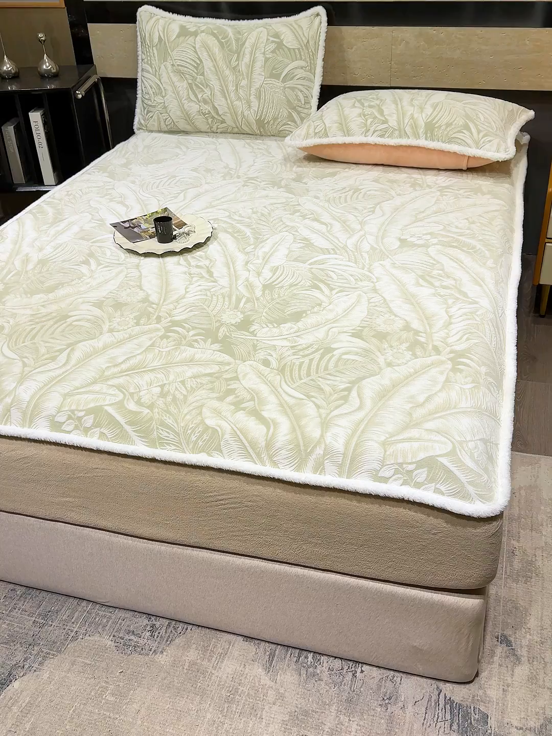 91家纺网 家纺一手货源 找家纺 ME/ERA HOME寐时代 2025新款牛奶绒雕花兔毛绒包边床笠 暖意浓浓