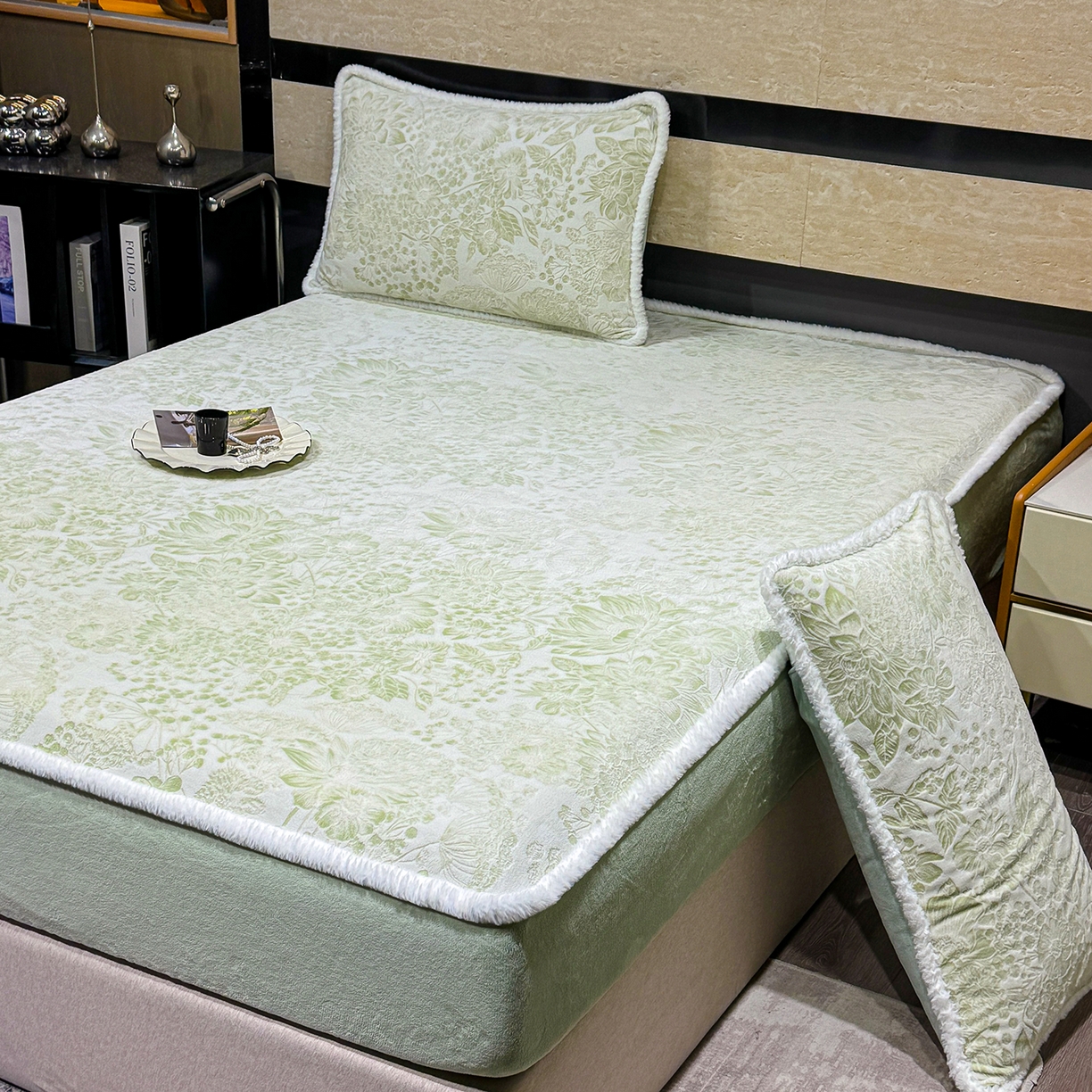 91家纺网 家纺一手货源 找家纺 ME/ERA HOME寐时代 2025新款牛奶绒雕花兔毛绒包边床笠 碎花漫语