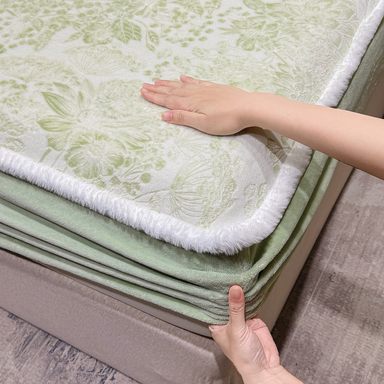 91家纺网 家纺一手货源 找家纺 ME/ERA HOME寐时代 2025新款牛奶绒雕花兔毛绒包边床笠 碎花漫语