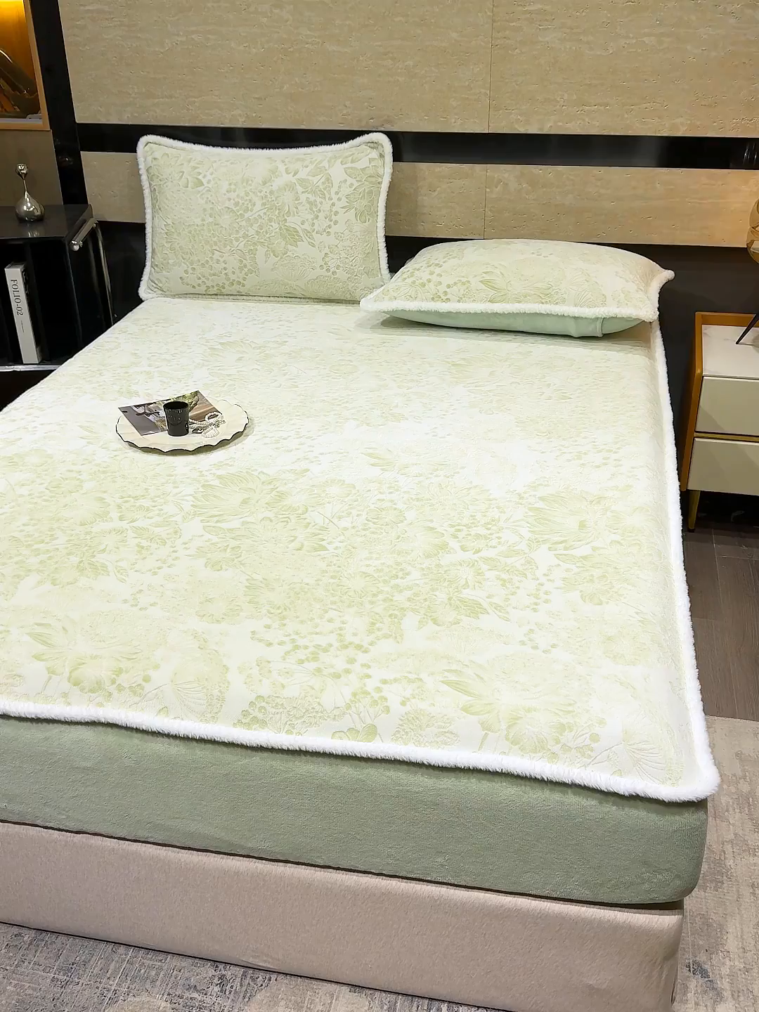 91家纺网 家纺一手货源 找家纺 ME/ERA HOME寐时代 2025新款牛奶绒雕花兔毛绒包边床笠 碎花漫语