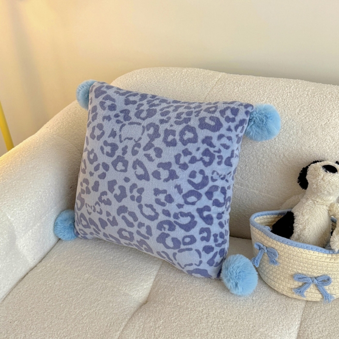 91家纺网 家纺一手货源 找家纺 希诺家居 2025新款牛奶绒球球抱枕豹纹甜咖家居博主风抱枕 抱枕 豹纹-蓝