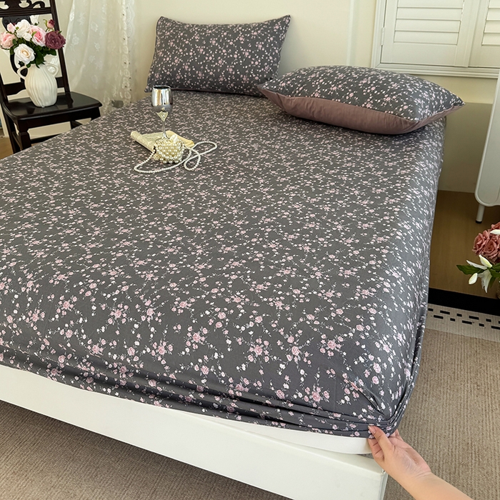 91家纺网 家纺一手货源 找家纺 卢赛尔 2025新款水洗珍珠棉皱皱纱印花床笠 南粉-灰