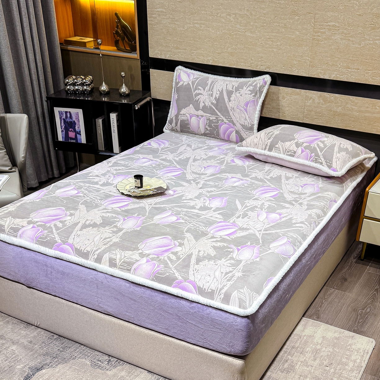 91家纺网 家纺一手货源 找家纺 ME/ERA HOME寐时代 2025新款牛奶绒雕花兔毛绒包边床笠 郁金香紫