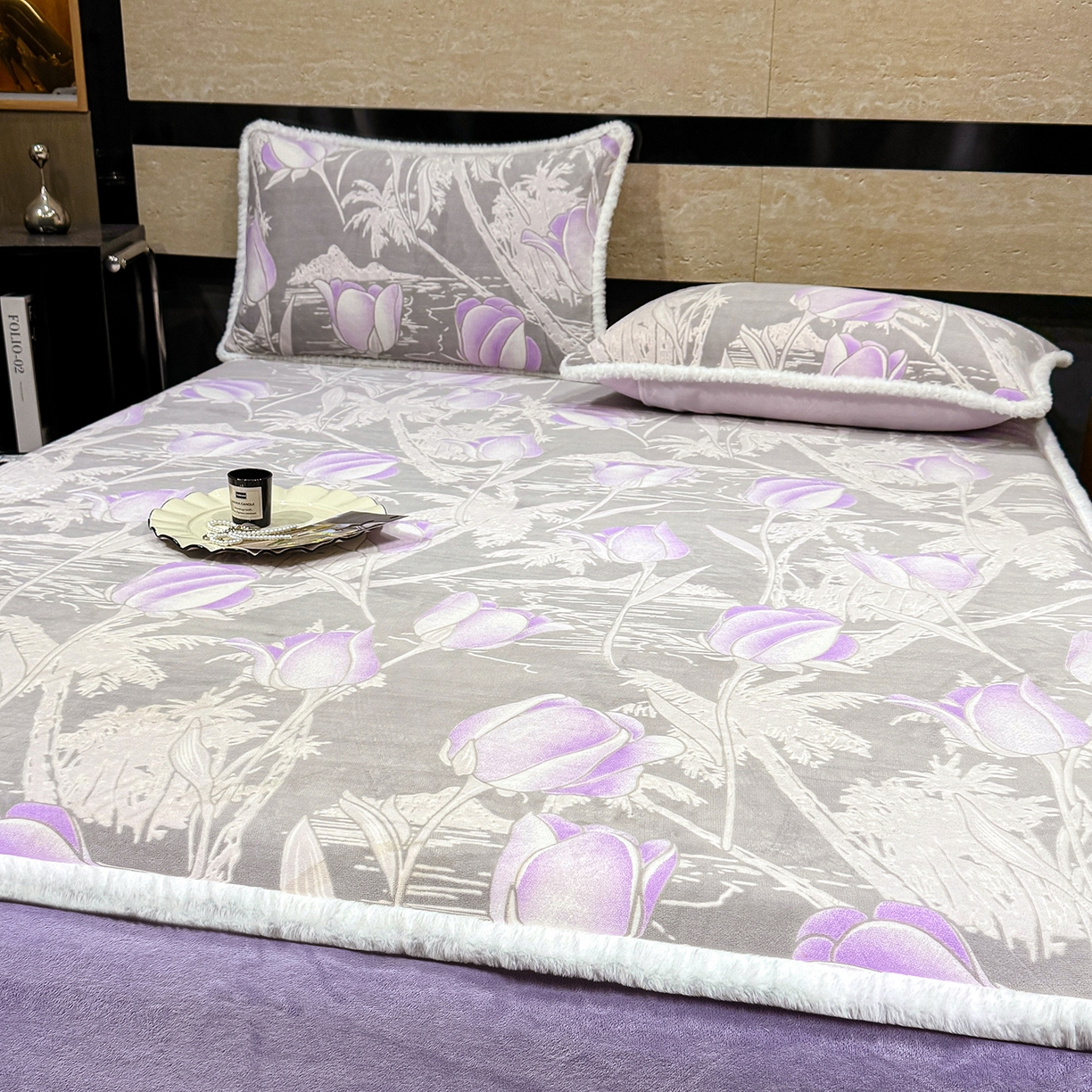 91家纺网 家纺一手货源 找家纺 ME/ERA HOME寐时代 2025新款牛奶绒雕花兔毛绒包边床笠 郁金香紫