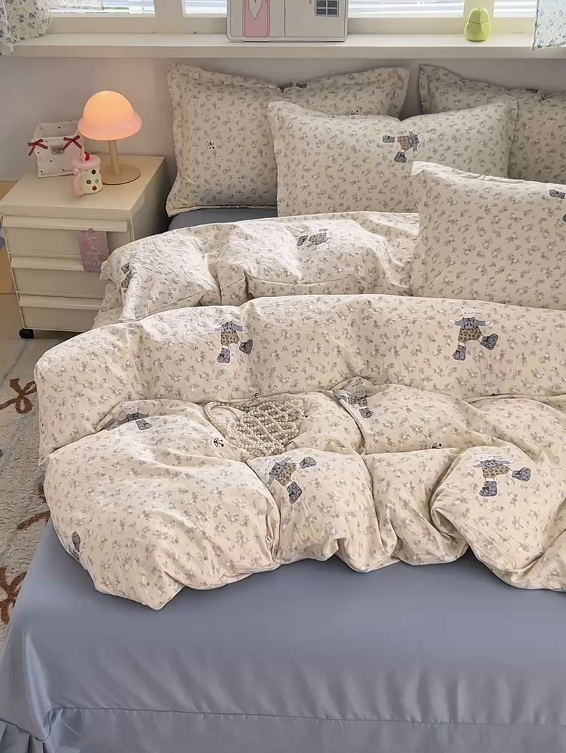 91家纺网 家纺一手货源 找家纺 德比尔斯 2025新款爆款韩国小布袋古法水洗棉云感棉四件 开心兔