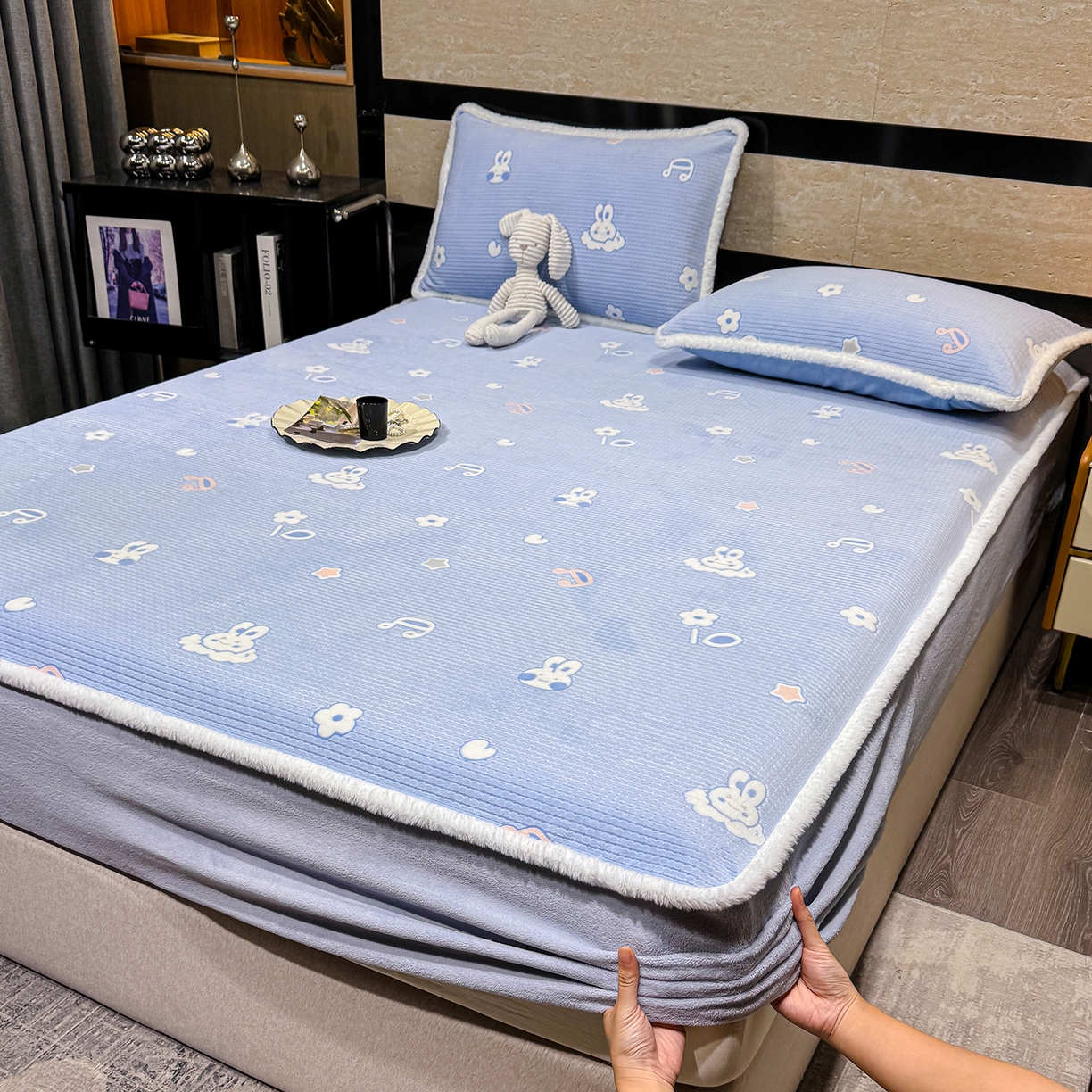 ME/ERA HOME寐时代 2025新款牛奶绒雕花兔毛绒包边床笠 云中小兔