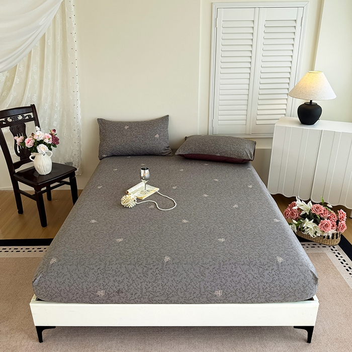 91家纺网 家纺一手货源 找家纺 卢赛尔 2025新款水洗珍珠棉皱皱纱印花床笠 暗香