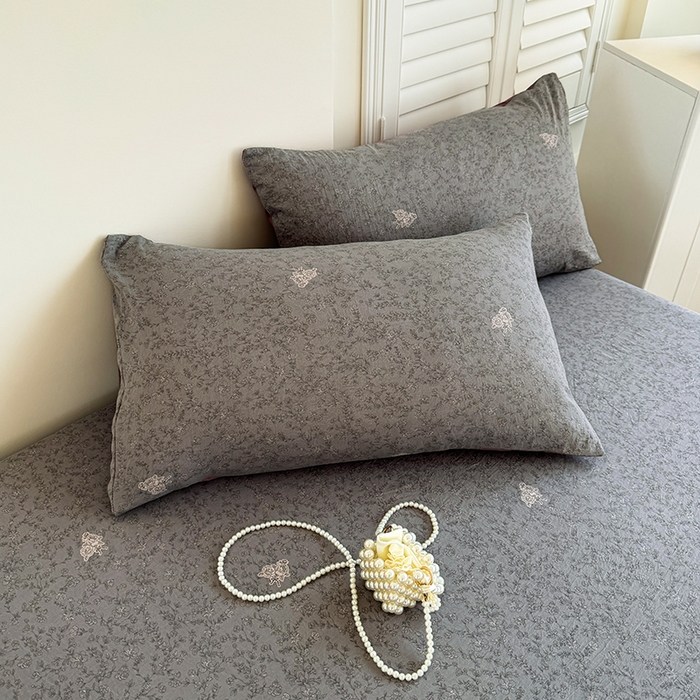 91家纺网 家纺一手货源 找家纺 卢赛尔 2025新款水洗珍珠棉皱皱纱印花床笠 暗香