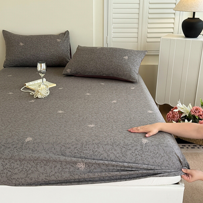 91家纺网 家纺一手货源 找家纺 卢赛尔 2025新款水洗珍珠棉皱皱纱印花床笠 暗香