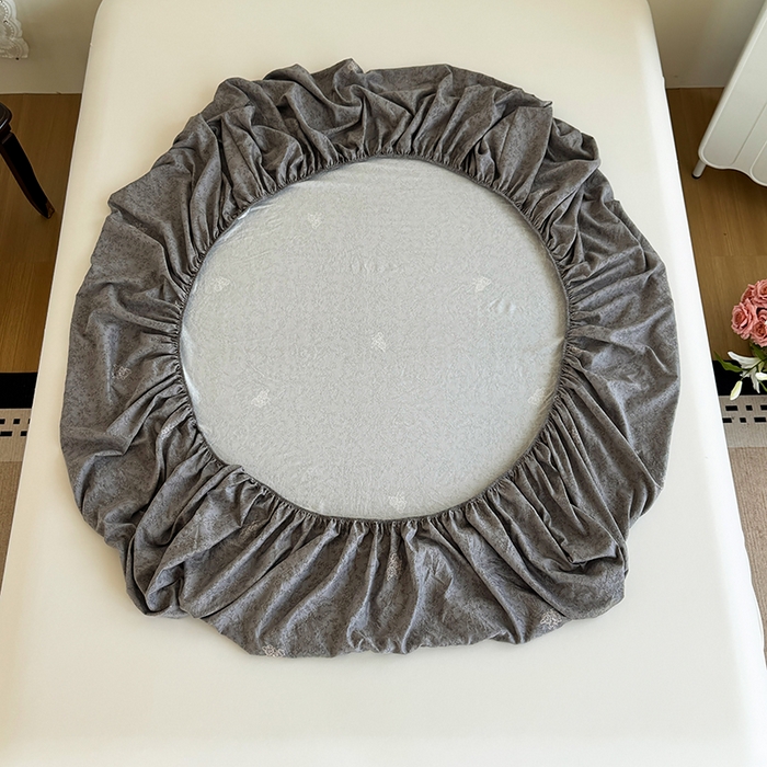 91家纺网 家纺一手货源 找家纺 卢赛尔 2025新款水洗珍珠棉皱皱纱印花床笠 暗香