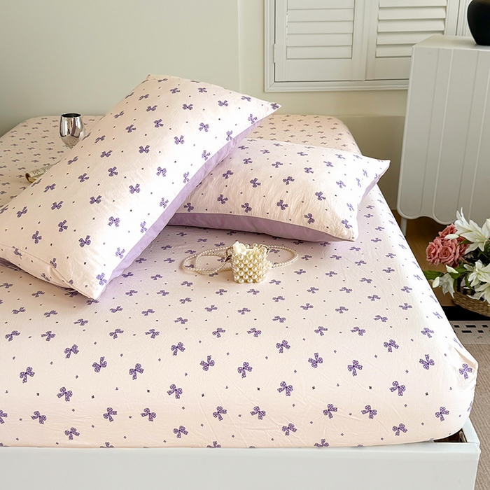 91家纺网 家纺一手货源 找家纺 卢赛尔 2025新款水洗珍珠棉皱皱纱印花床笠 蝴蝶结紫