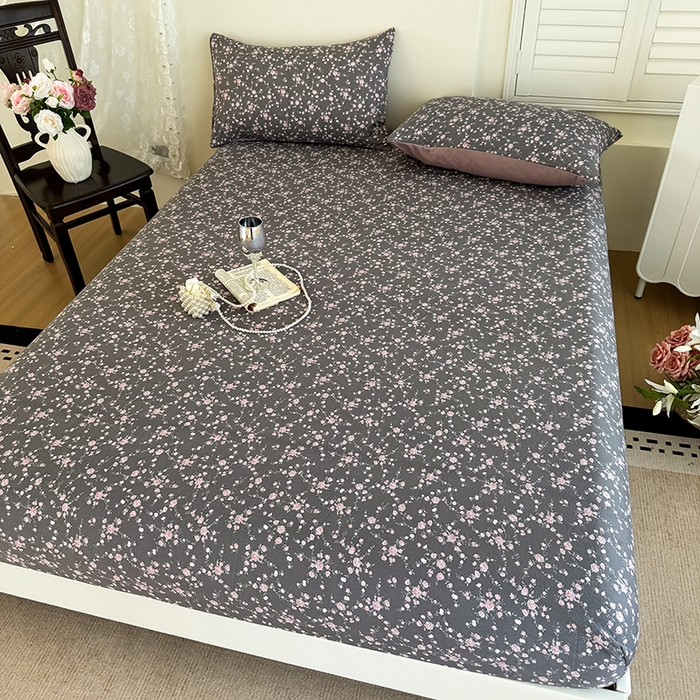 91家纺网 家纺一手货源 找家纺 卢赛尔 2025新款水洗珍珠棉皱皱纱印花床笠 南粉-灰