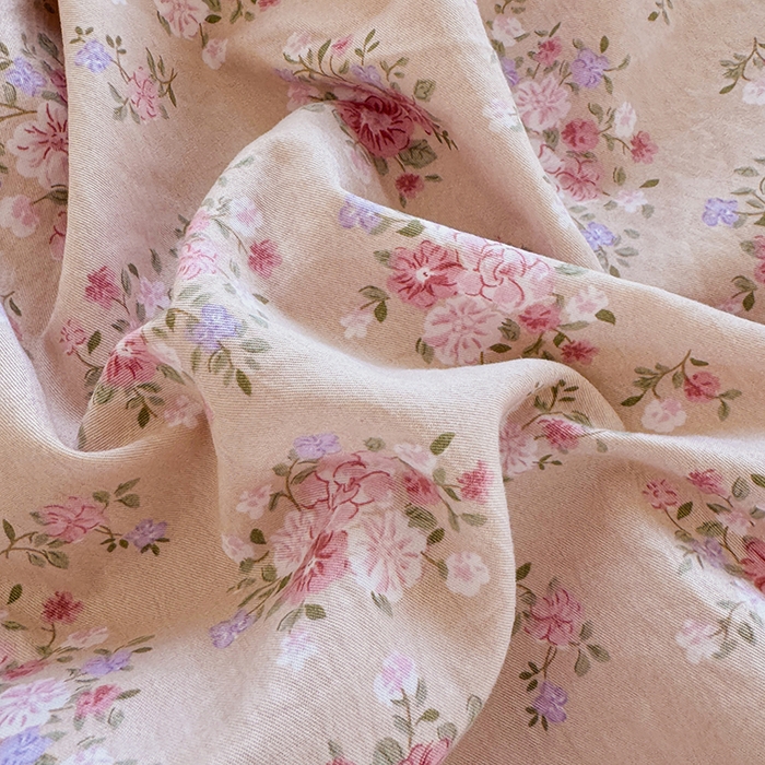 91家纺网 家纺一手货源 找家纺 卢赛尔 2025新款水洗珍珠棉皱皱纱印花床笠 蔷薇-粉