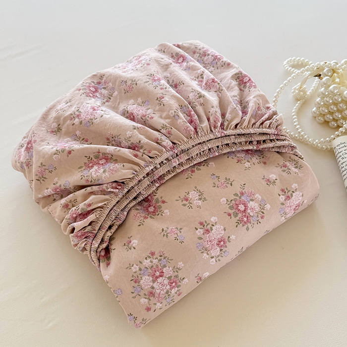 91家纺网 家纺一手货源 找家纺 卢赛尔 2025新款水洗珍珠棉皱皱纱印花床笠 蔷薇-粉