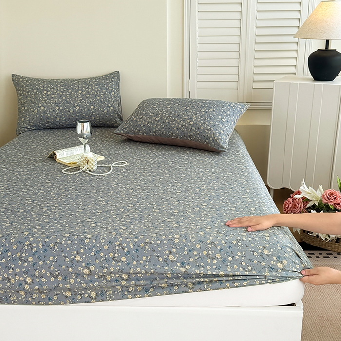 91家纺网 家纺一手货源 找家纺 卢赛尔 2025新款水洗珍珠棉皱皱纱印花床笠 秋草-灰