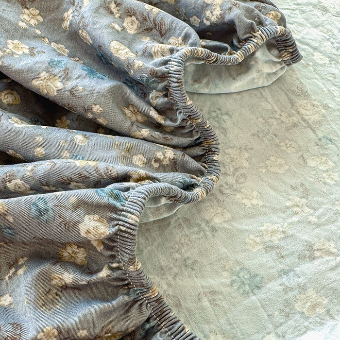 91家纺网 家纺一手货源 找家纺 卢赛尔 2025新款水洗珍珠棉皱皱纱印花床笠 秋草-灰