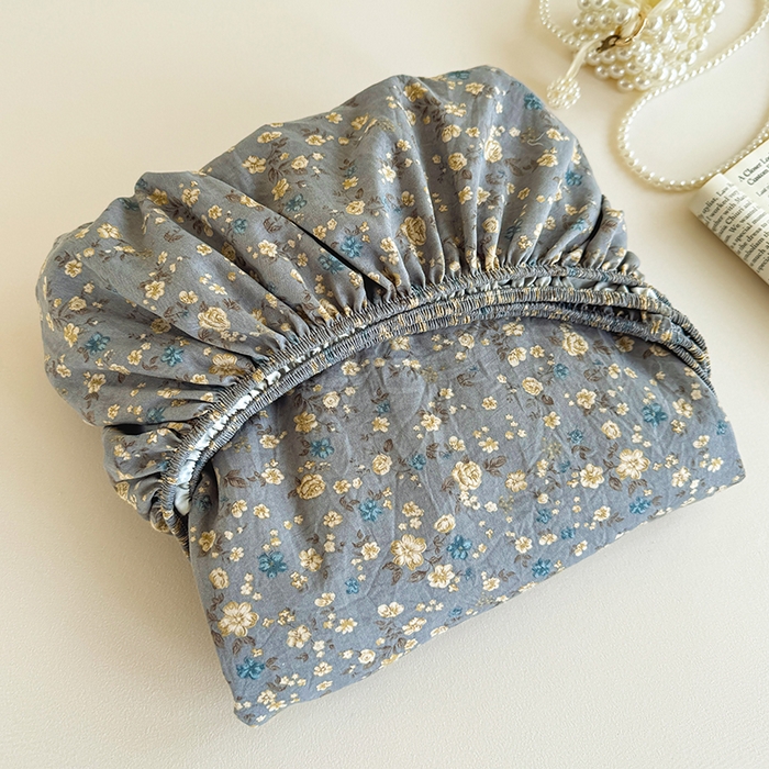 91家纺网 家纺一手货源 找家纺 卢赛尔 2025新款水洗珍珠棉皱皱纱印花床笠 秋草-灰