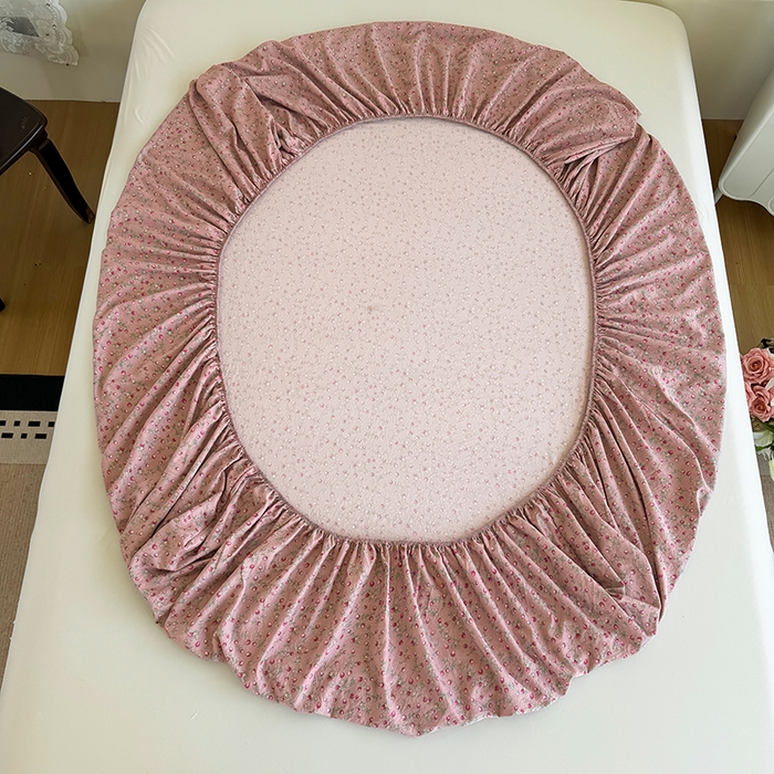 91家纺网 家纺一手货源 找家纺 卢赛尔 2025新款水洗珍珠棉皱皱纱印花床笠 甜心草莓