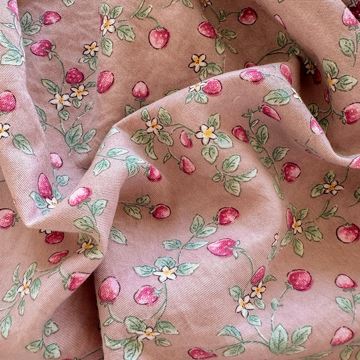 91家纺网 家纺一手货源 找家纺 卢赛尔 2025新款水洗珍珠棉皱皱纱印花床笠 甜心草莓