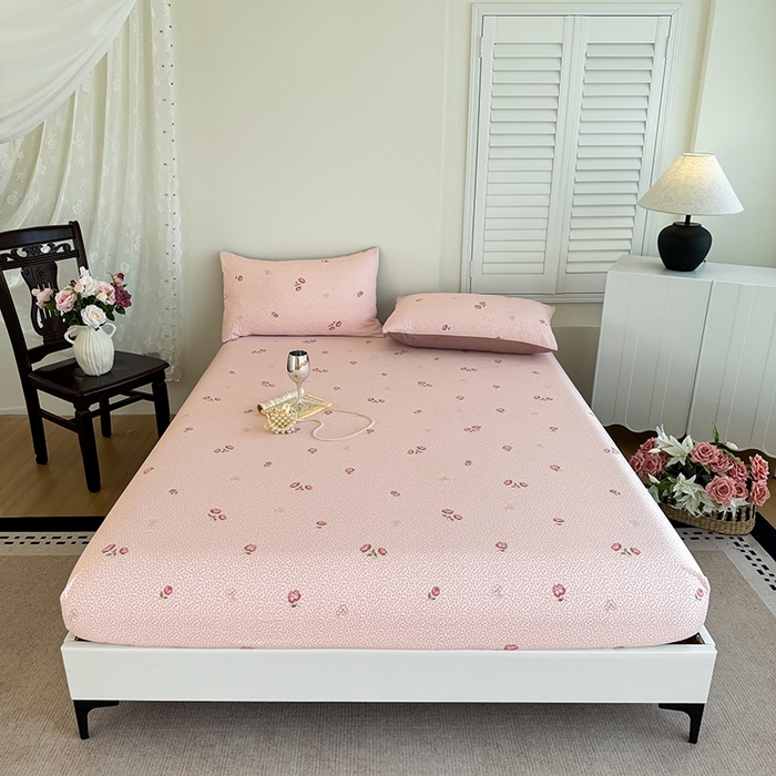 91家纺网 家纺一手货源 找家纺 卢赛尔 2025新款水洗珍珠棉皱皱纱印花床笠 相思粉